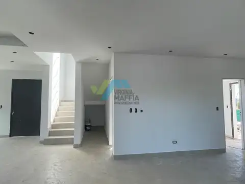 Casa 5 ambientes con 4 baños