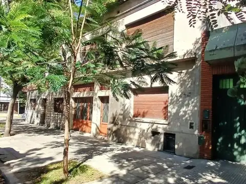 Casa en VENTA VILLA RIACHUELO / LUGANO En 2 Plantas 5 ambientes A REFACCIONAR A 2 Cuadras de Av...