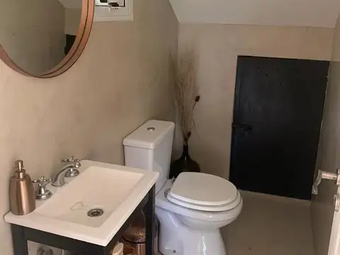 Casa 5 ambientes con 2 baños