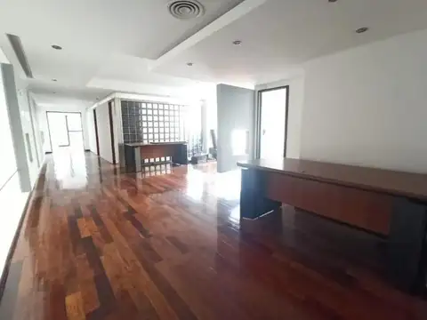 Oficina 4 ambientes con 1 baño