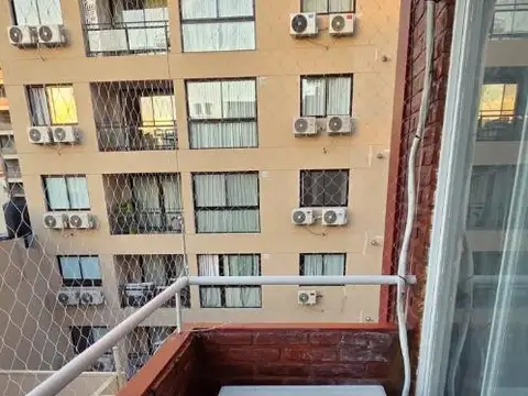 AMBIENTE HERMOSO CON BALCON EXCELENTE UBICACION