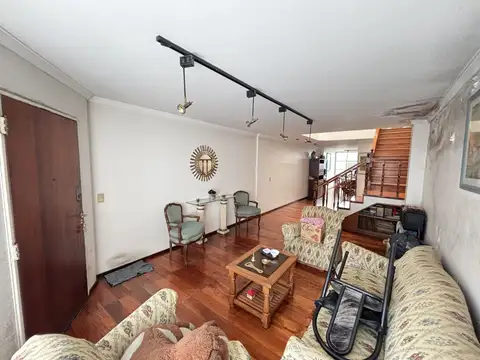 ¡¡HERMOSO DUPLEX EN PARQUE CHACABUCO, CON 244 MTS CUBIERTOS Y GRAN PATIO CON PARRILLA!!