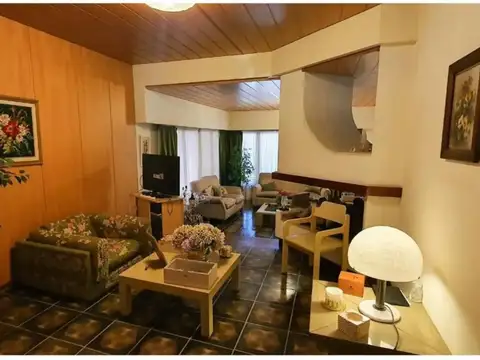 Casa en Venta con 5 cocheras