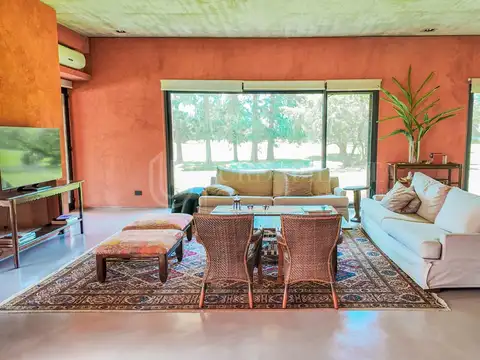 Casa 11 ambientes con 4 baños