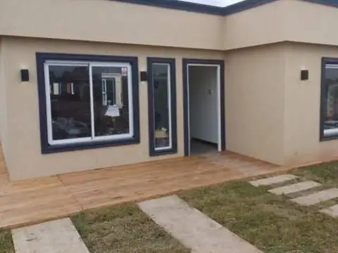 Casa en venta - 2 Dormitorios 2 Baños - La Fraternidad