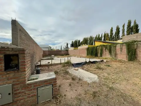 TERRENO EN VENTA CON PLATEA