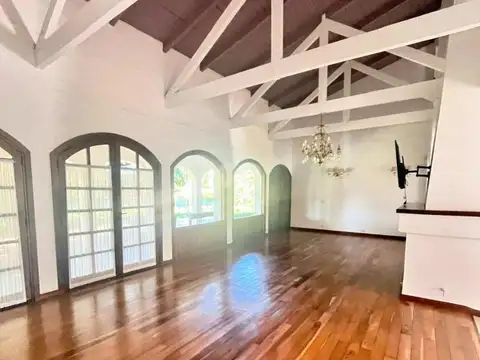 Casa en Venta con 3 cocheras