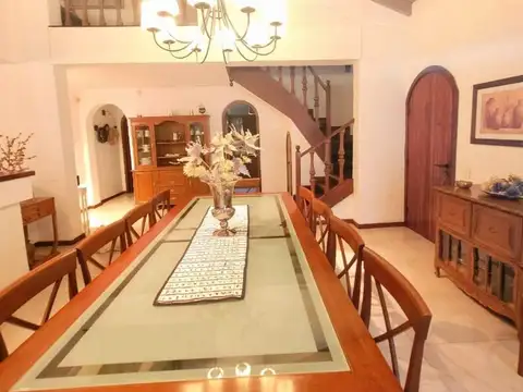 Casa 5 ambientes con 4 baños
