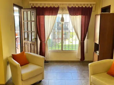 Muy buena casa con Galpón - a 4 cuadras de Hipólito Yrigoyen