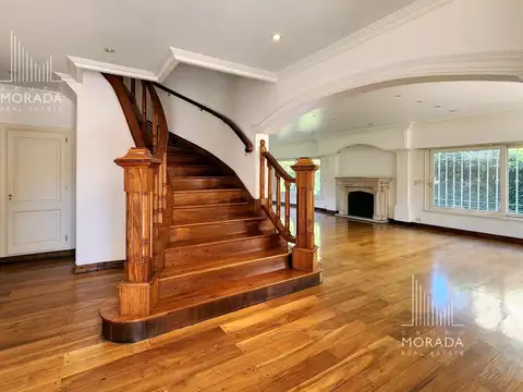 Casa 9 ambientes con 3 baños