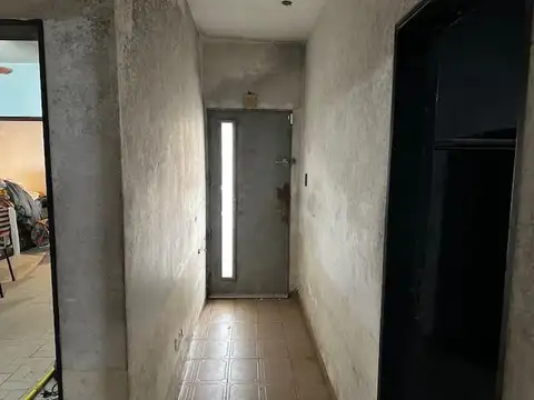 Casa 5 ambientes con 1 baño