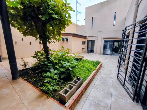 Excelente Casa Lote Propio 3 Dormitorios en Planta baja Prox a JUMBO Cochera Doble   Dep./Oficina