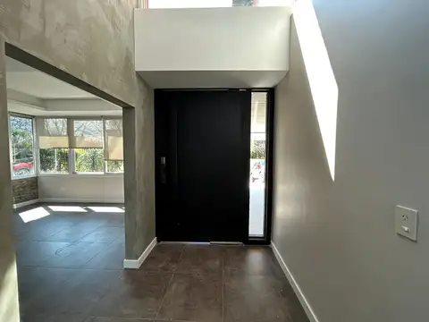 Casa 7 ambientes con 2 baños