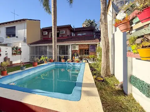 VENDE CASA 5 AMB/A. CREDITO/PERMUTA/MULTIFAMILIA