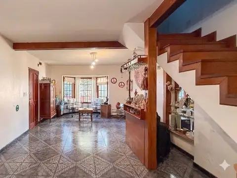Casa 5 ambientes con 4 baños