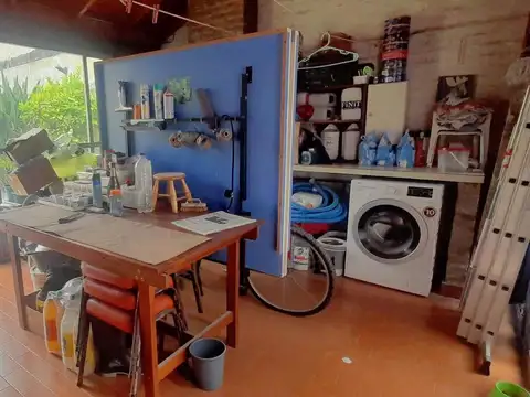 Casa 5 ambientes con 2 baños