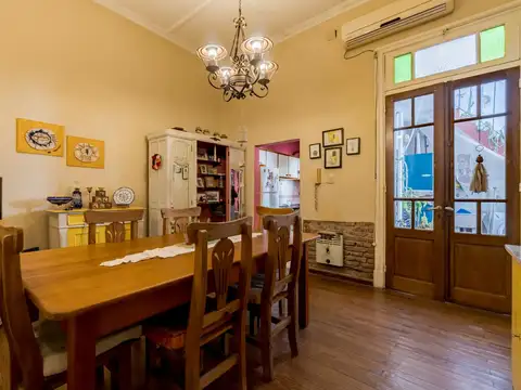 VENTA - DEPARTAMENTO DE PASILLO 3 DORMITORIOS - BARRIO LOURDES 