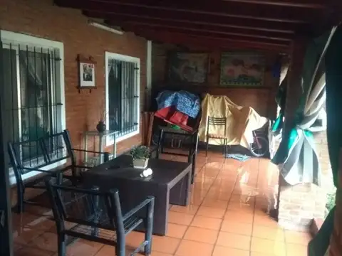 EXCELENTE OPORTUNIDAD. CASA QUINTA CON PILETA Y PARQUE