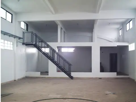 SALÓN DE EVENTOS SOBRE LOTE DE 470 m2 SUPERFICIE CUBIERTA 81