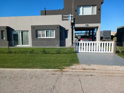Venta Casa 4 ambientes con Piscina. Barrio Privado Tierra y Mar