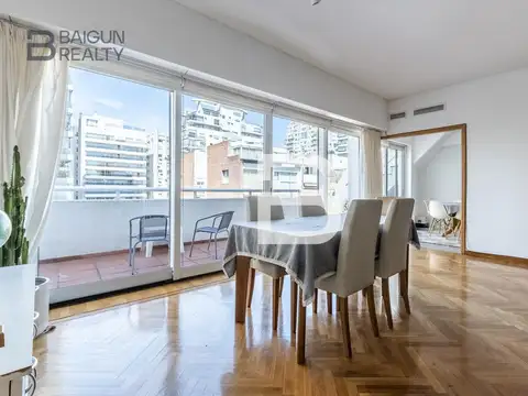 Semipiso de 3 ambientes con dependencia de servicio, cochera doble y baulera en venta en Palermo