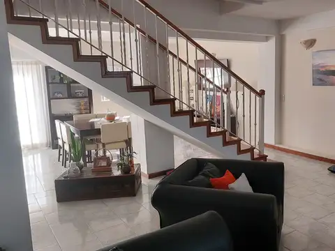 Casa en Venta en Garin, USD 170.000