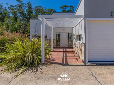 Casa estilo moderno en Haras del Mar