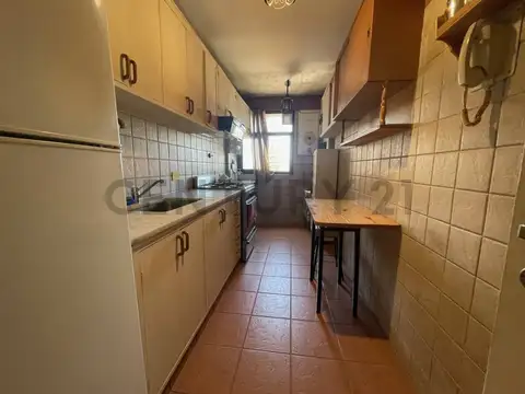 Departamento de 4 ambientes al frente en 5º piso, en San Cristobal