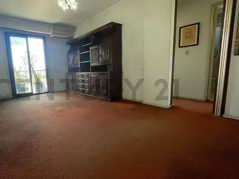Departamento de 4 ambientes al frente en 5º piso, en San Cristobal