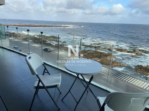 Venta de Apartamento frente al mar de 2 dormitorios en Punta del Este