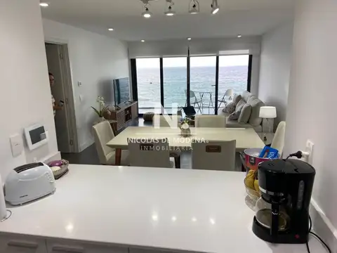 Venta de Apartamento frente al mar de 2 dormitorios en Punta del Este