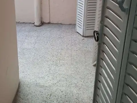 Rio De Janeiro 900, Piso pb