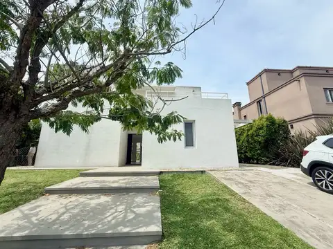 Casa en Alquiler anual, 5 Ambientes, Nordelta, Tigre, Barrio Los Sauces, lote interno
