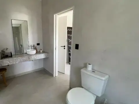 Casa 4 ambientes con 3 baños