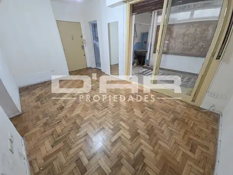 Departamento De 3 Ambientes Al Frente Con Balcón Y Patio - Fray Justo S. M. De Oro 2400