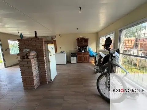 Casa 4 ambientes con 2 baños