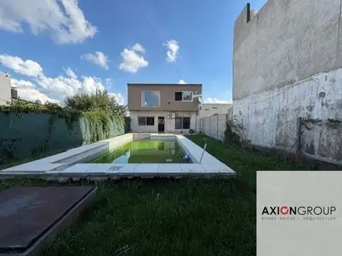 Casa en venta de 3 Dormitorios con cochera y pileta  Sicardi  La Plata