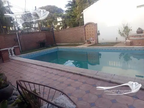 Casa en Venta con 4 cocheras