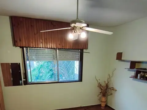 Casa 6 ambientes con 2 baños