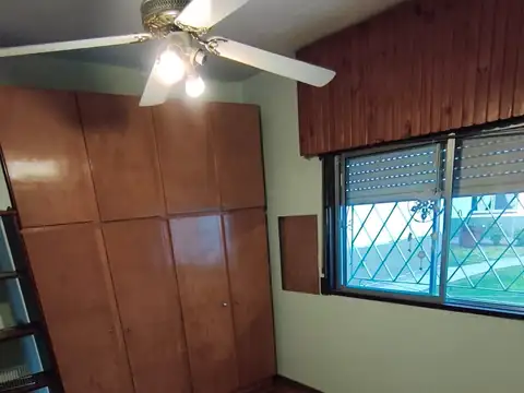 Casa en Alquiler con 2 cocheras