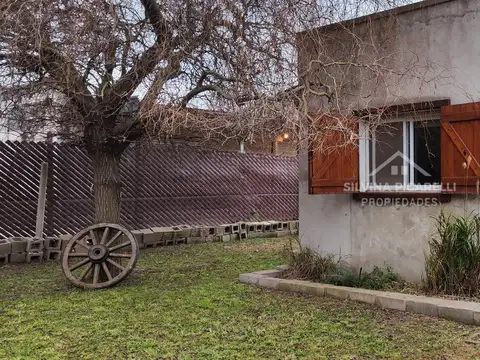 CASA - TRES HABITACIONES CON AMPLIO PARQUE - Baldomero Moreno y Larreta 900