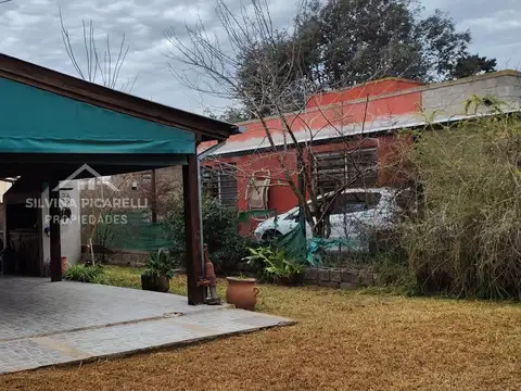 Casa 4 ambientes con 2 baños