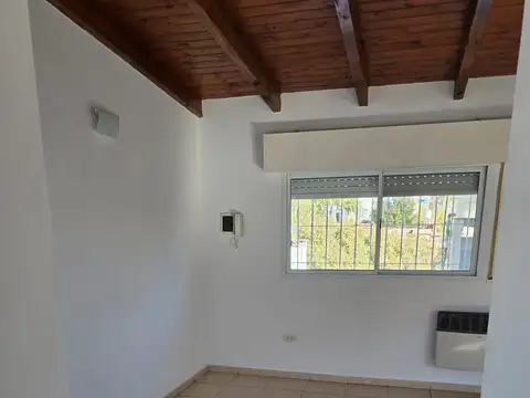 Depto Tipo Casa en Alquiler de 3 ambientes