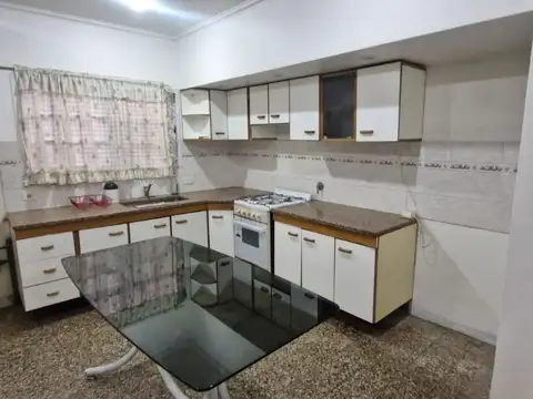Depto Tipo Casa en Alquiler en Caseros, $ 1.200.000
