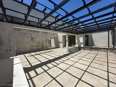Casa en Venta con 3 cocheras
