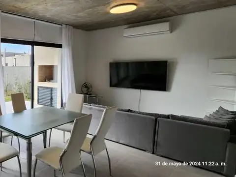 Casa en Alquiler en Funes, USD 1.200