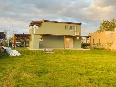 CASA EN VENTA IMPECABLE 4 AMB  APTA CRÉDITO ING. MASCHWITZ