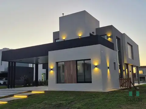 Casa en Venta en Countries y Barrios Cerrados en Ezeiza, USD 578.000