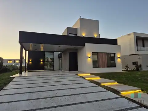 Los robles  al 5900