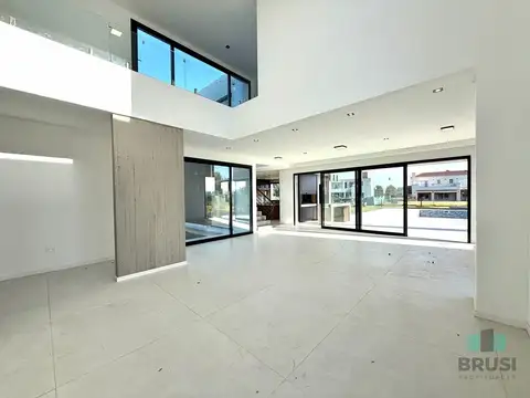 Casa 5 ambientes con 5 baños